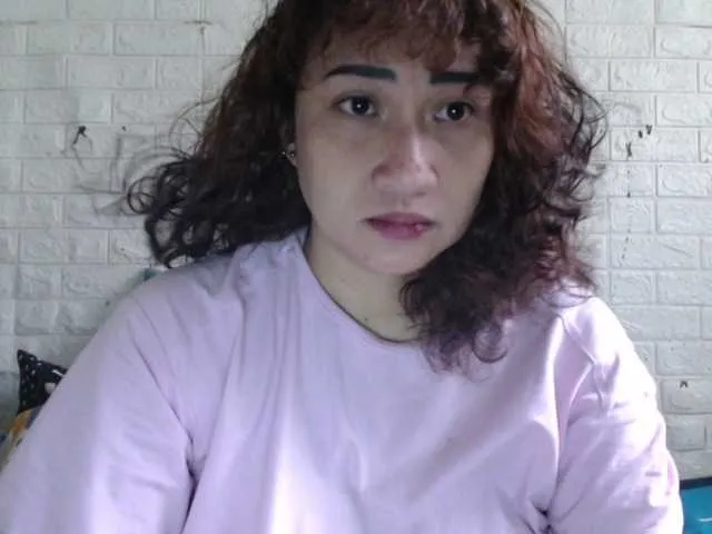 Jeansy23 from BongaCams