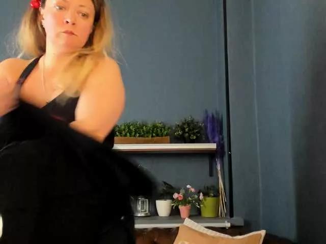 Girls: try live performances with matured performers, from dancing to quirks, in a variety of beautiful sex cams.