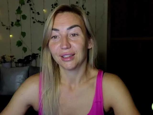 Jullyblondkiss from BongaCams is Freechat