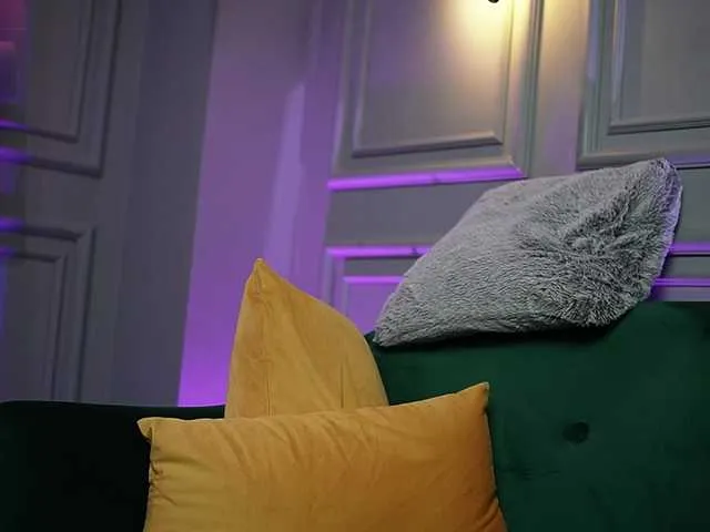 KendalDubai from BongaCams