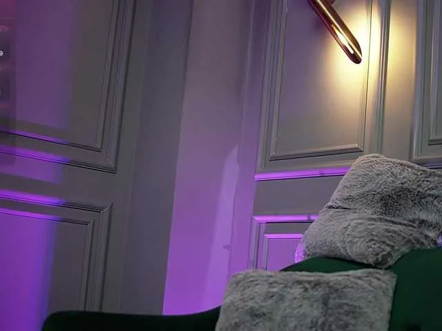 KendalDubai from BongaCams