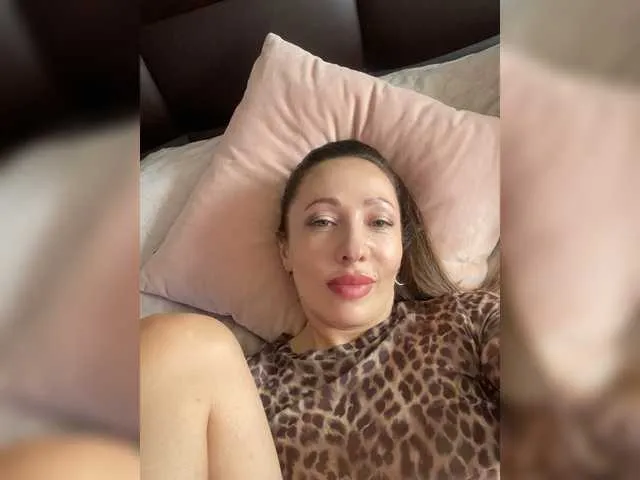 Konfetti from BongaCams