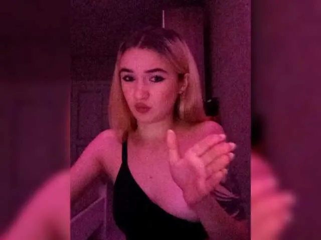kristibiz from BongaCams is Freechat