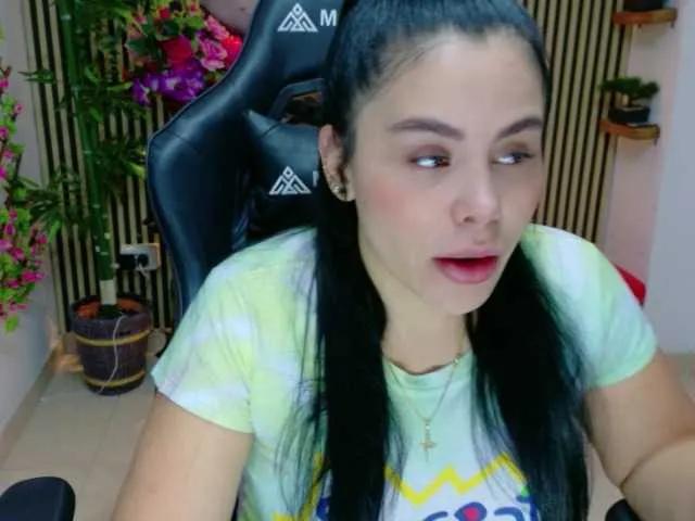 lararoberts1 from BongaCams is Freechat
