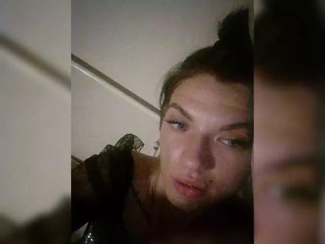 Laylay13 from BongaCams