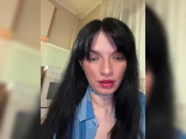 Laylay13 from BongaCams