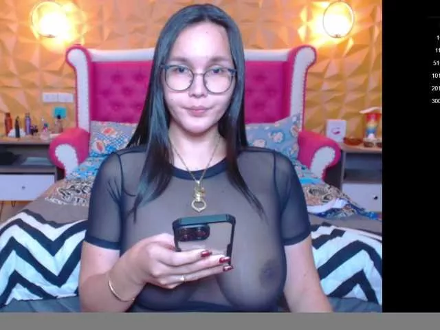 LeahStarr from BongaCams