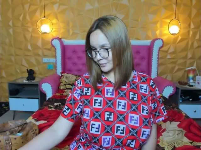 LeahStarr from BongaCams