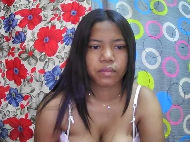 Lesly11 from BongaCams