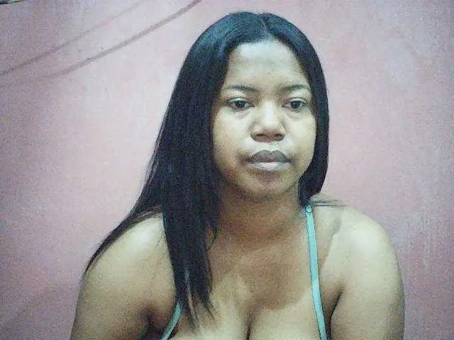 Lesly11 from BongaCams