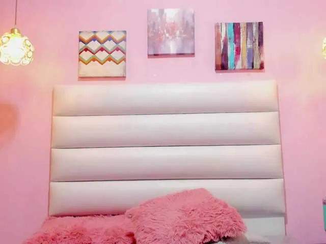 Leylaa1 from BongaCams