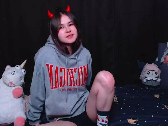 Littleowlx from BongaCams