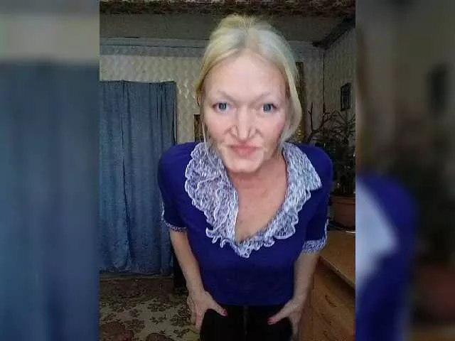 LizSage from BongaCams