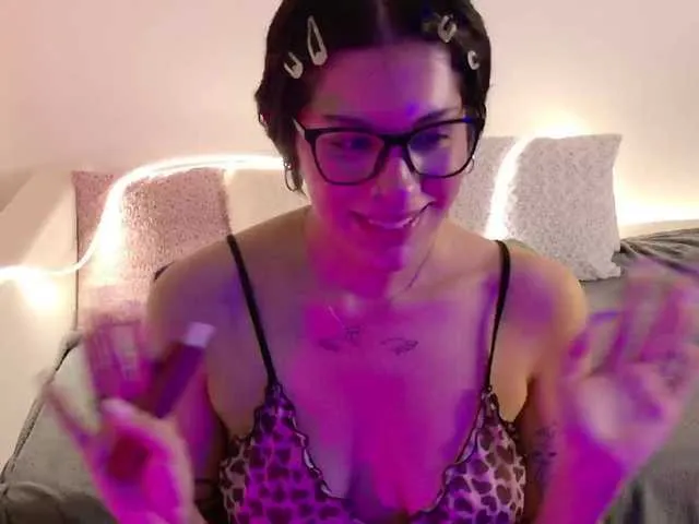 LoraShines from BongaCams is Freechat