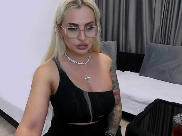 Lovelyblondyx from BongaCams