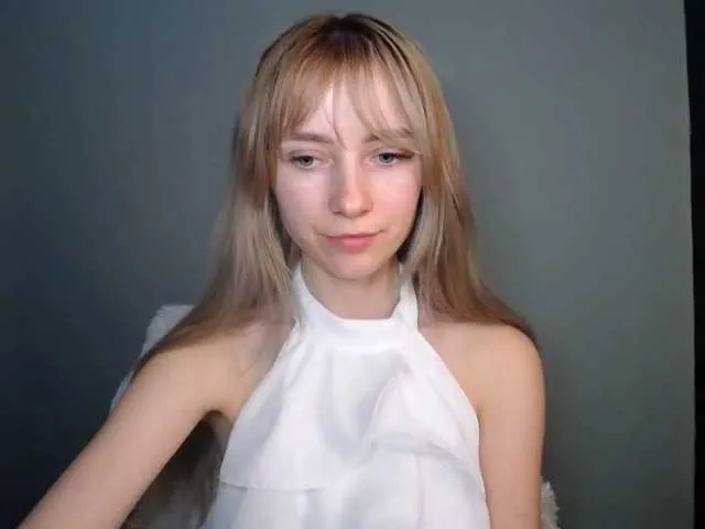 LuciaGlow from BongaCams