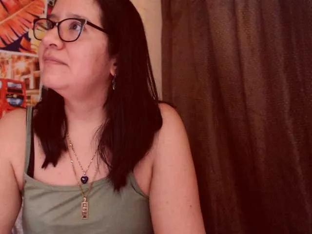 lucyLUxxx from BongaCams is Freechat