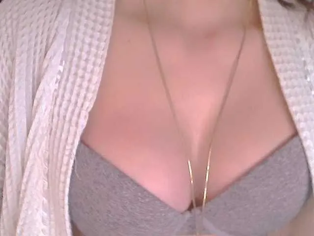 Luna00a from BongaCams