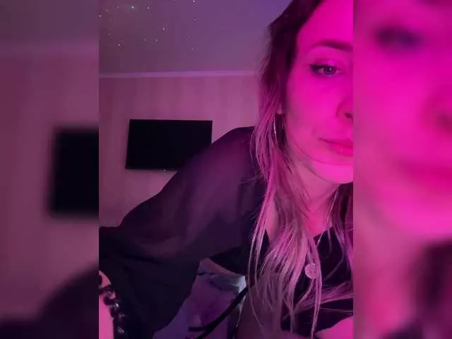 Lunaluxseri from BongaCams