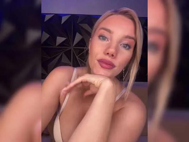 LYLAtop from BongaCams