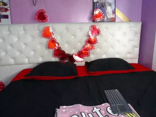 MadameDamn from BongaCams