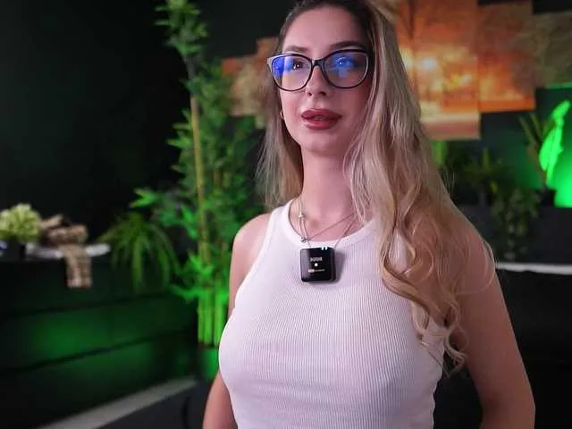 MaddieBryggs from BongaCams is Freechat