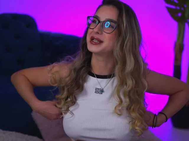 MaddieBryggs on BongaCams 