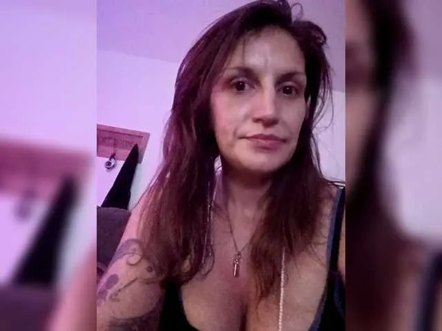 MaeLovelyOne from BongaCams is Freechat