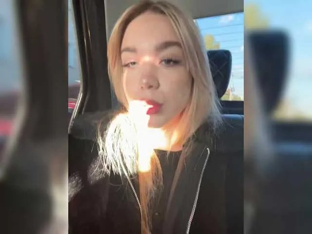 Maksisisia from BongaCams