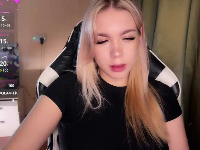 maksisisia from BongaCams is Freechat