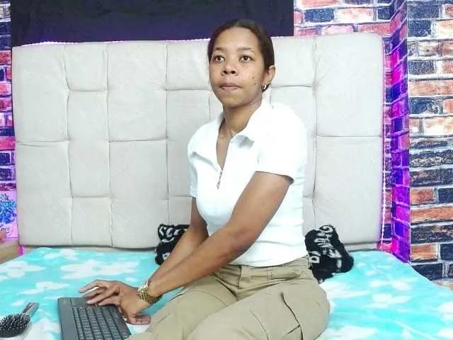 marilunabrown303av from BongaCams is Freechat