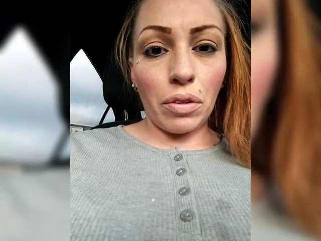 Meowzers7771 from BongaCams