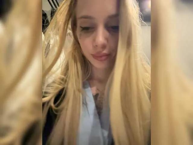 Mini-Tiny from BongaCams is Freechat
