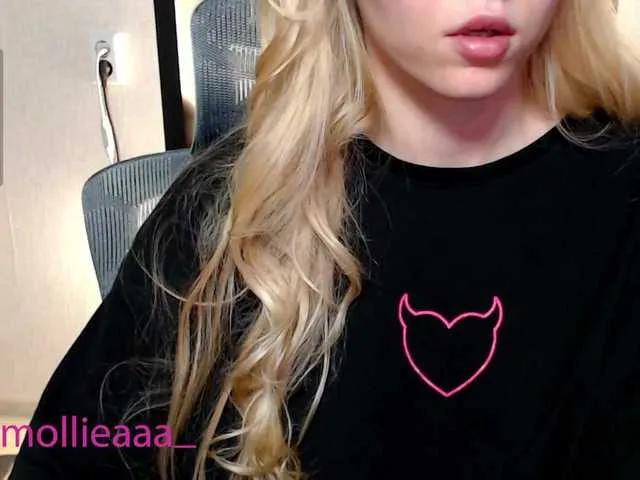 Molliea from BongaCams
