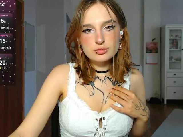 Momorenaaa from BongaCams