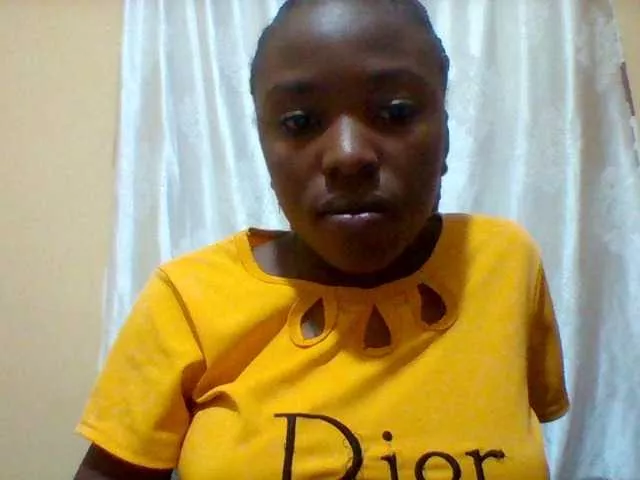 Petitepussie from BongaCams