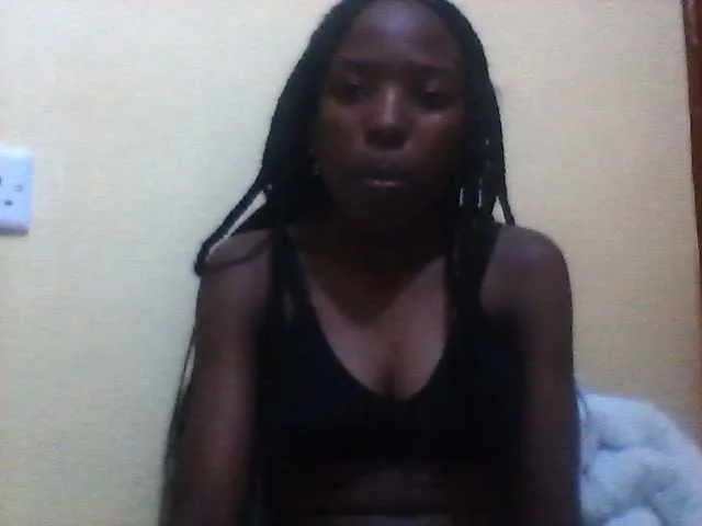 Petitepussie from BongaCams