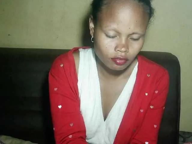 Pussy01lips from BongaCams