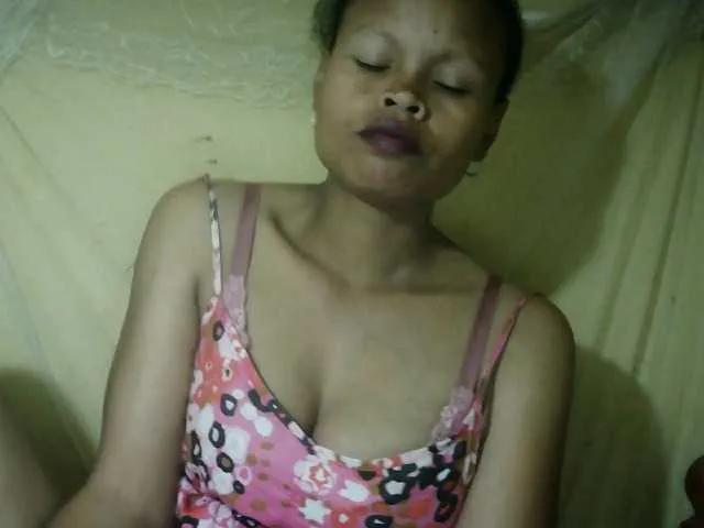 Pussy01lips from BongaCams