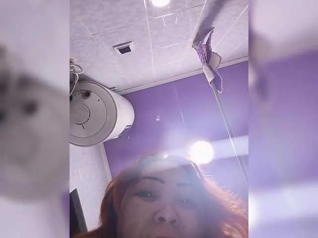 Qweentis from BongaCams