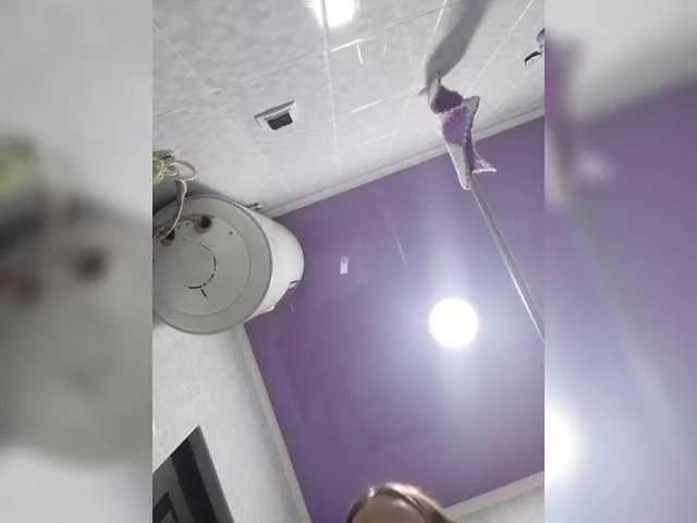 Qweentis from BongaCams