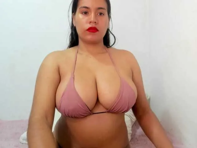 Roxanahills from BongaCams