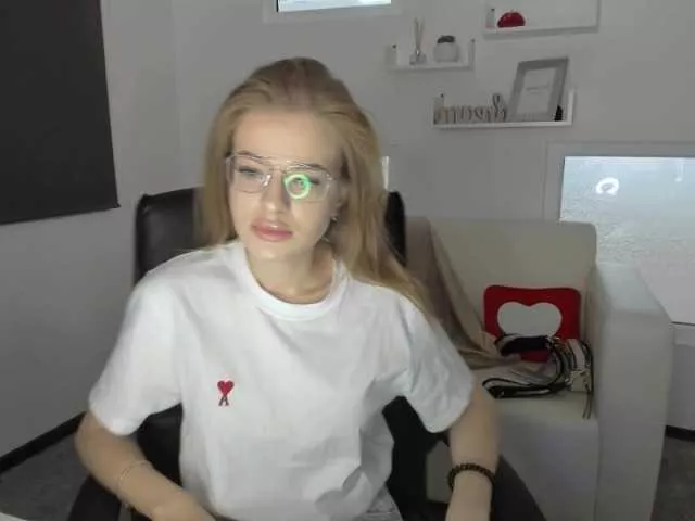 Sammypeach from BongaCams