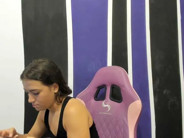 scarleth18 from BongaCams