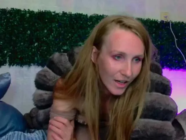 Sccarlets from BongaCams