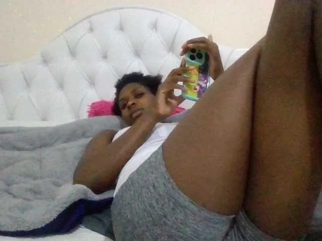 sexymolly2 from BongaCams