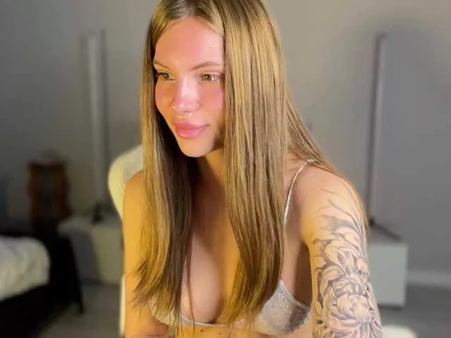 Sweet-peacha from BongaCams