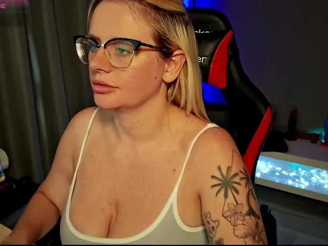 Sweetshyann111 from BongaCams
