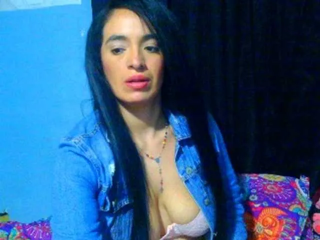 Talianamedellin from BongaCams is Freechat