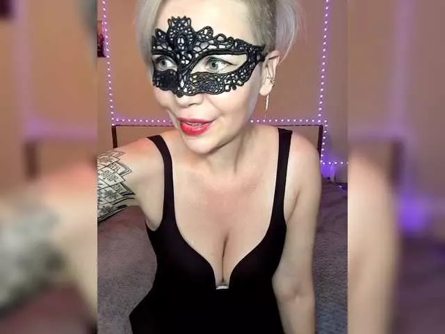 TilyTily from BongaCams